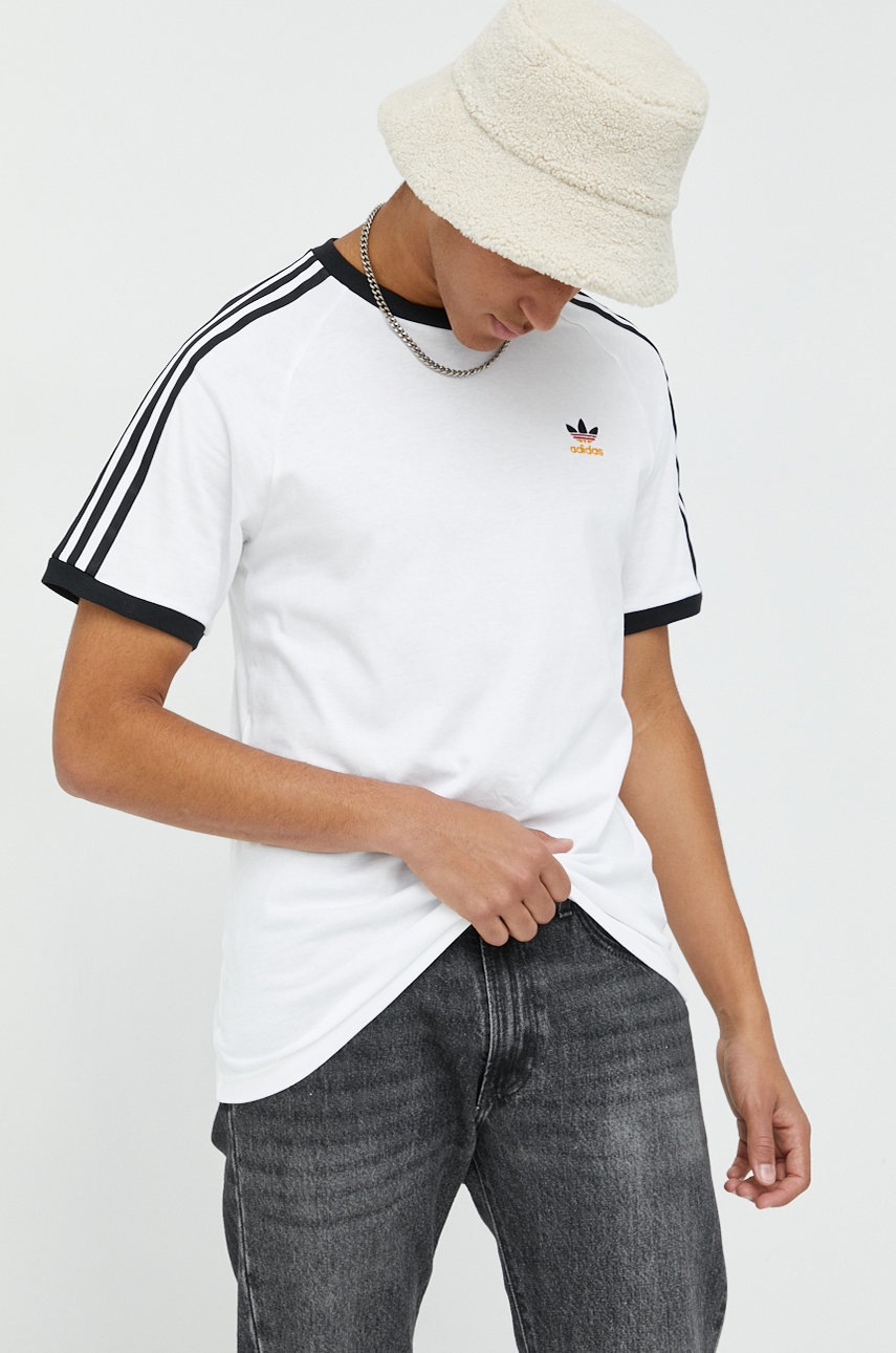 

Памучна тениска adidas Originals в бяло с апликация, Бял
