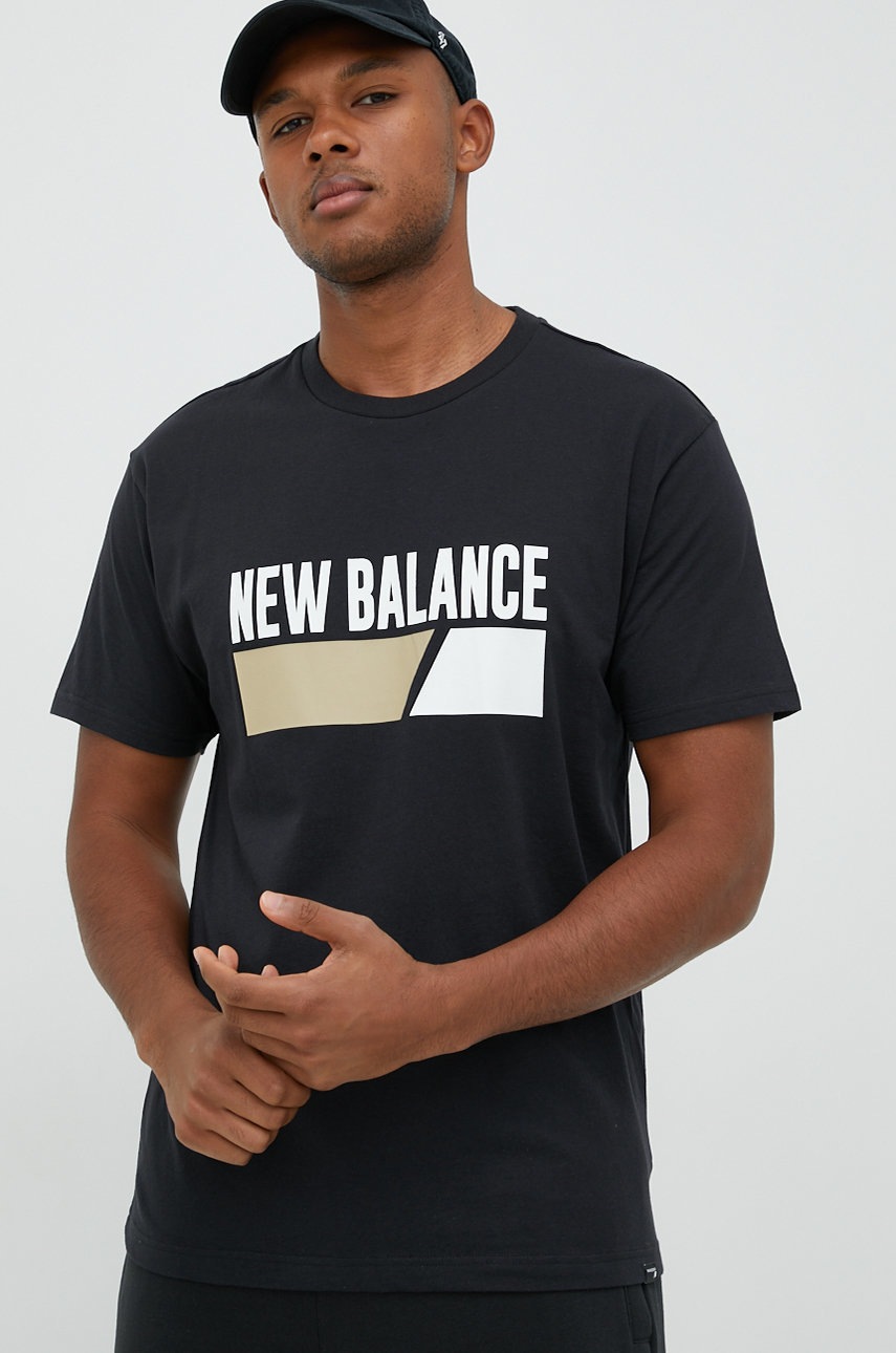 

Тениска New Balance в черно с принт, Черен