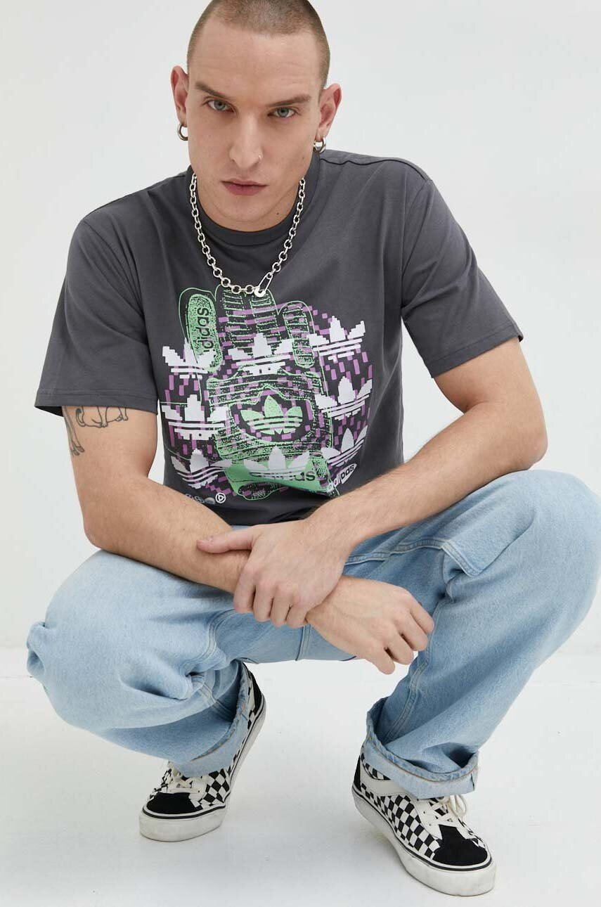 

Памучна тениска adidas Originals в сиво с принт, Сив