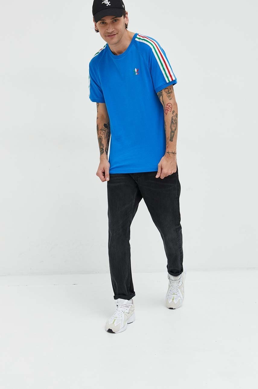 

Бавовняна футболка adidas Originals з аплікацією