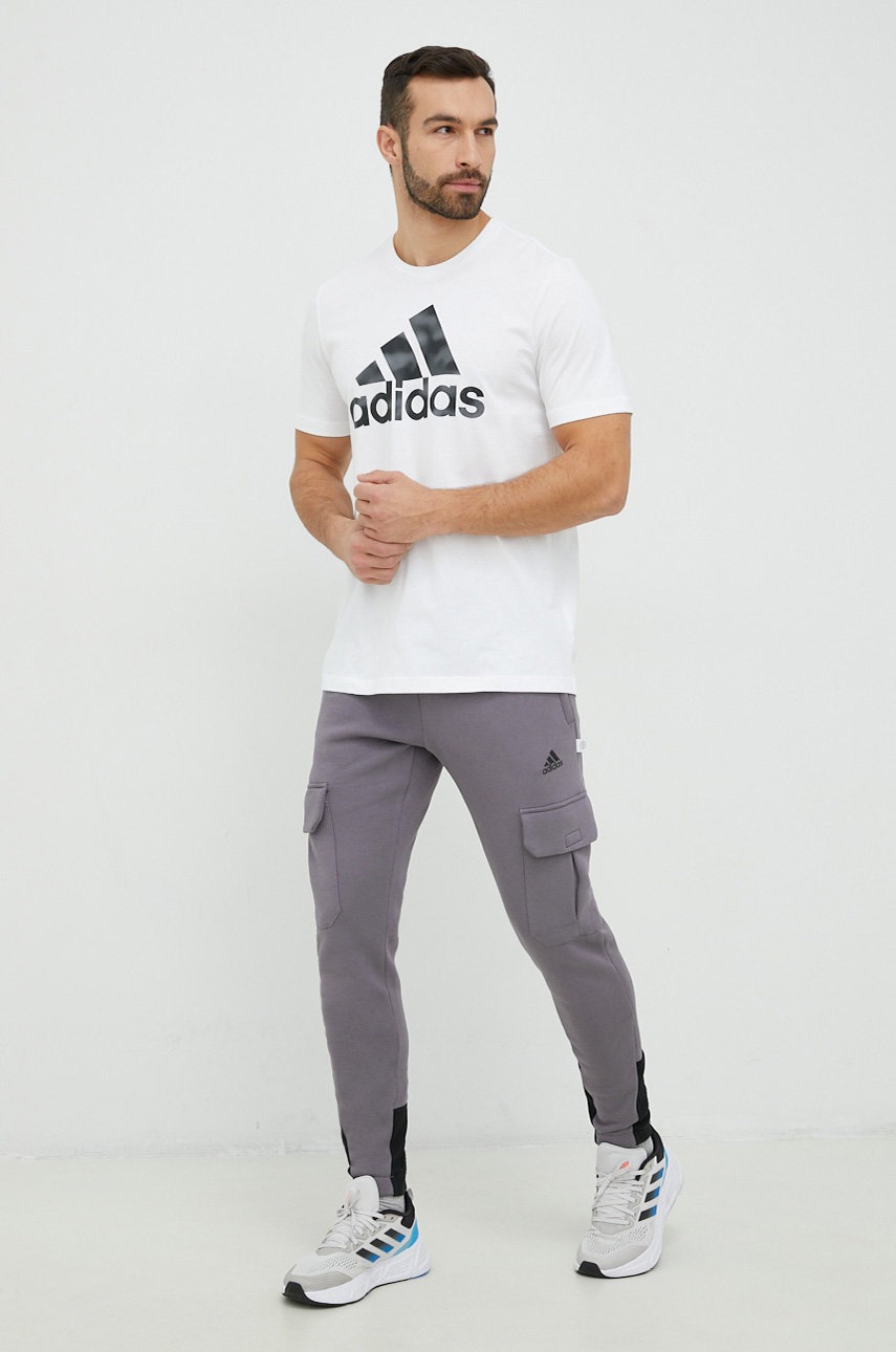

Бавовняна футболка adidas колір білий з принтом