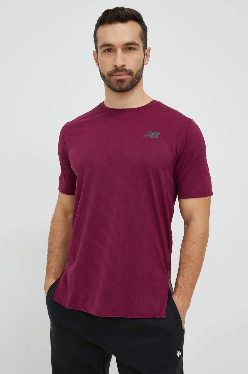 Levně Běžecké tričko New Balance Q Speed vínová barva