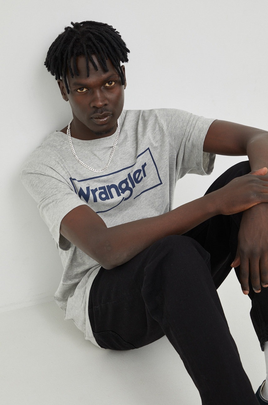 

Памучна тениска Wrangler в сиво с принт, Сив