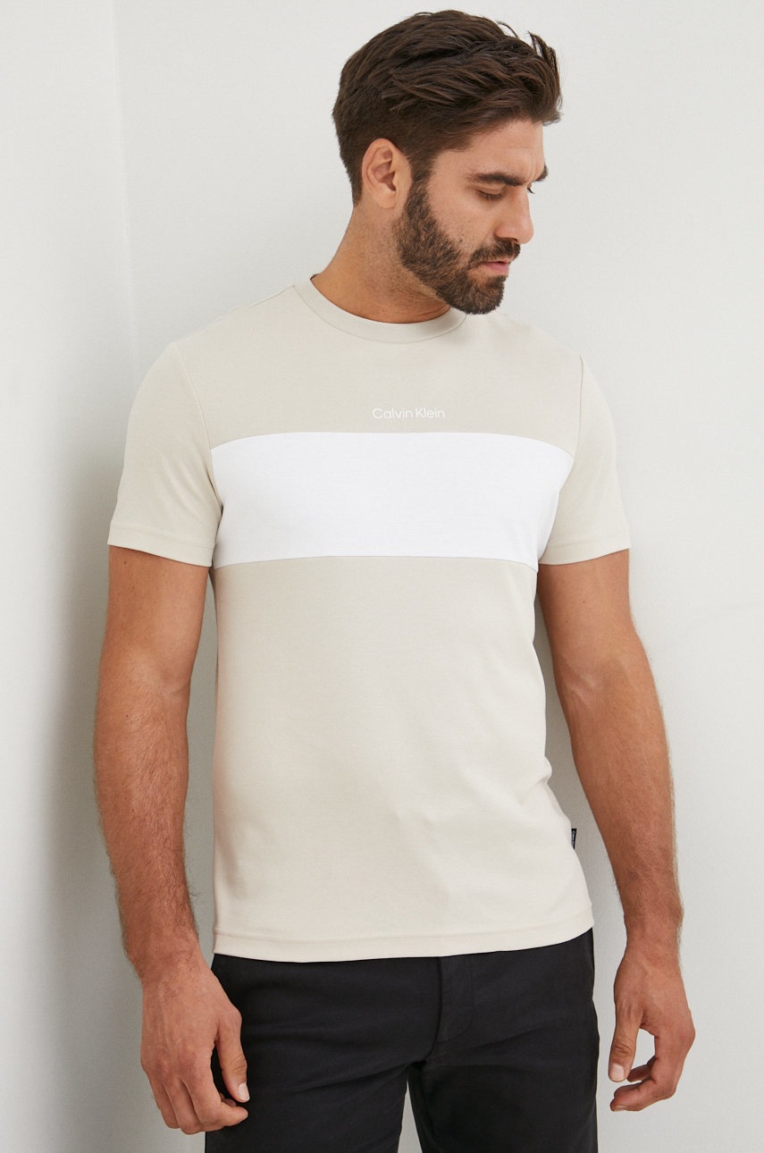 

Памучна тениска Calvin Klein в бежово с десен, Бежов