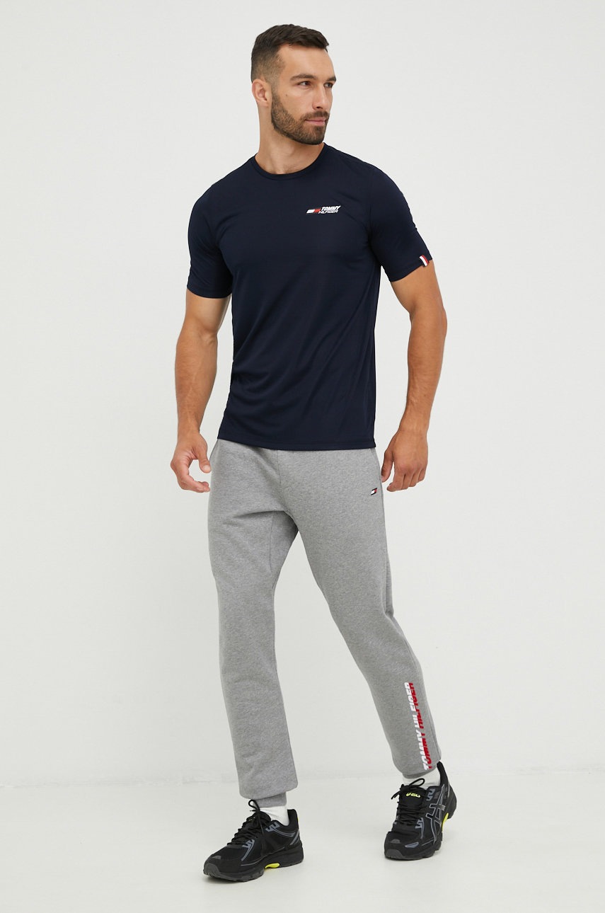 

Футболка Tommy Hilfiger чоловічий колір синій з принтом