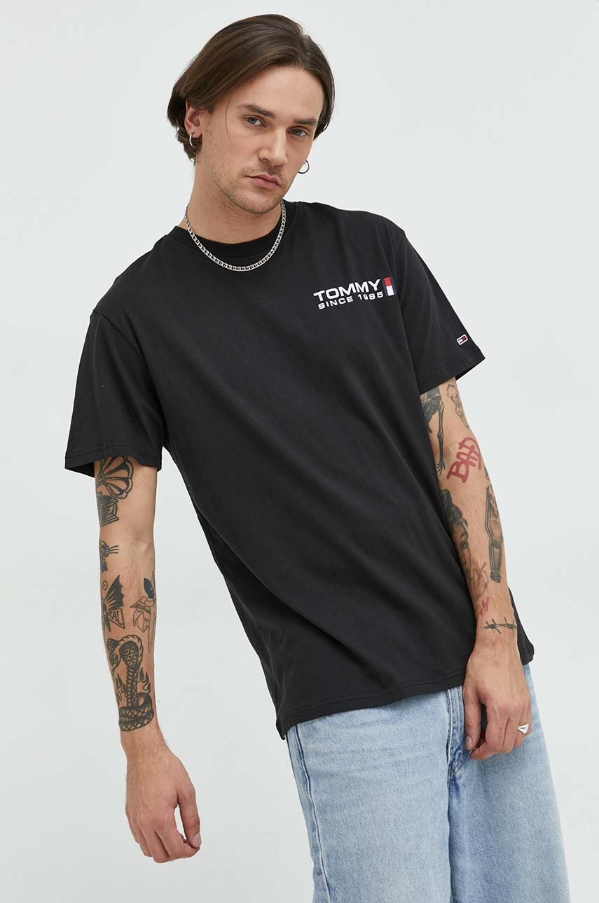 

Памучна тениска Tommy Jeans в черно с принт, Черен