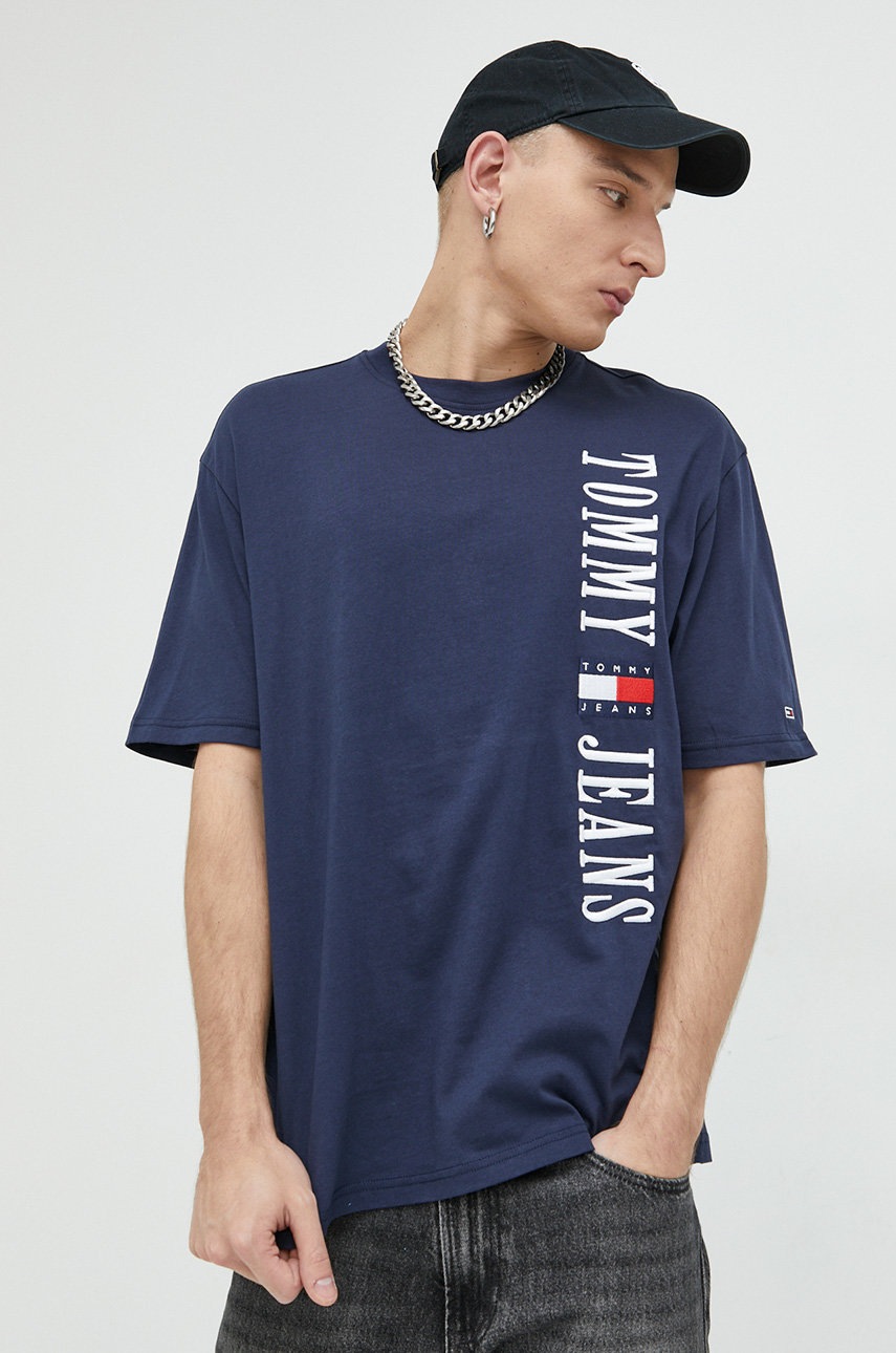 

Памучна тениска Tommy Jeans в тъмносиньо с апликация, Тъмносин