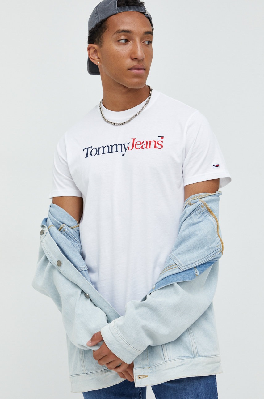 

Памучна тениска Tommy Jeans в бяло с принт, Бял