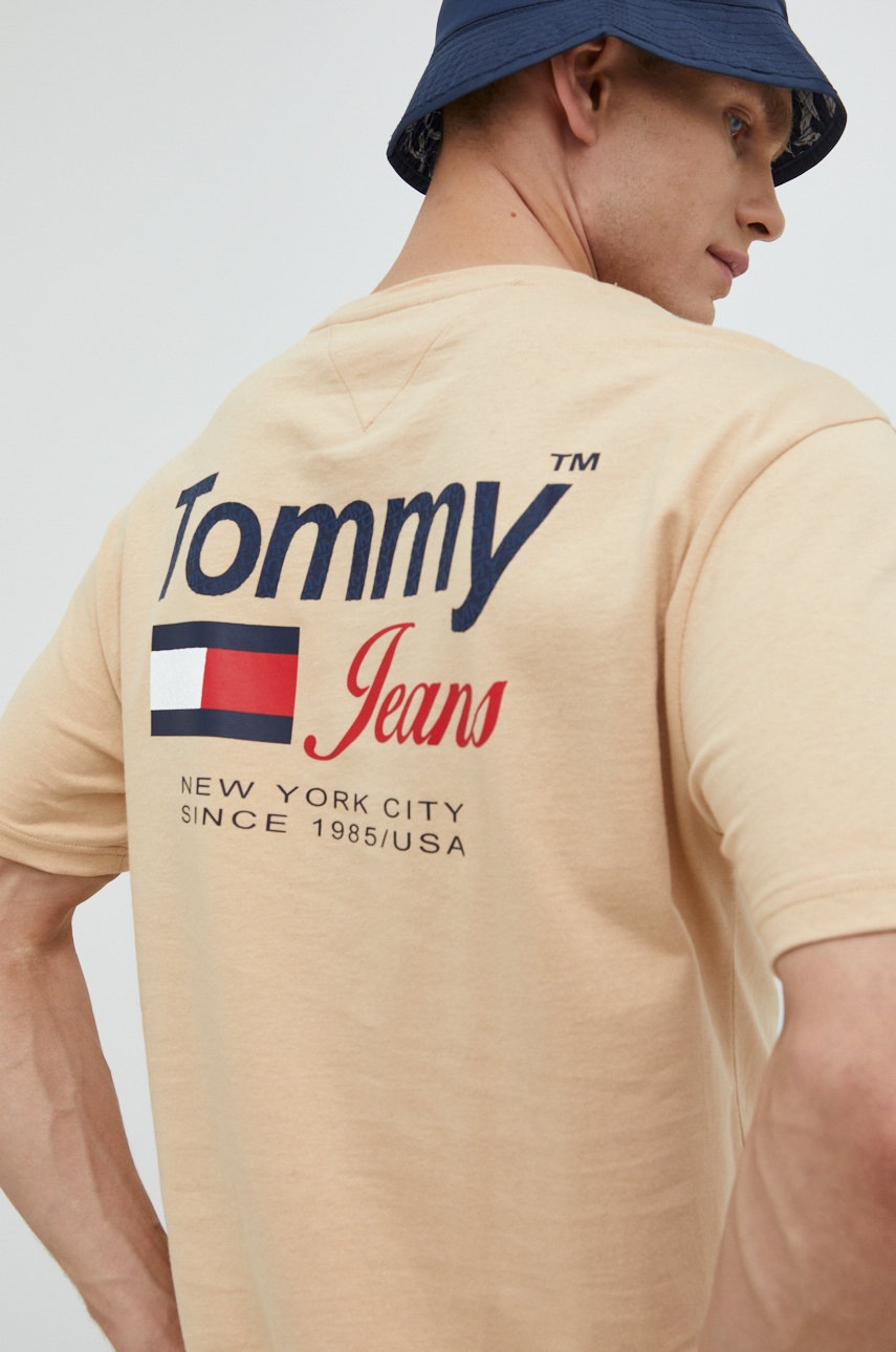 

Памучна тениска Tommy Jeans в бежово с принт, Бежов