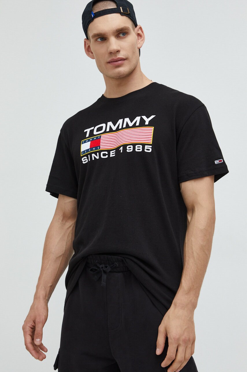 

Памучна тениска Tommy Jeans в черно с принт, Черен