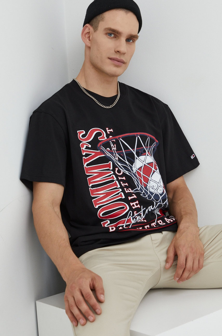 

Хлопковая футболка Tommy Jeans цвет чёрный с принтом