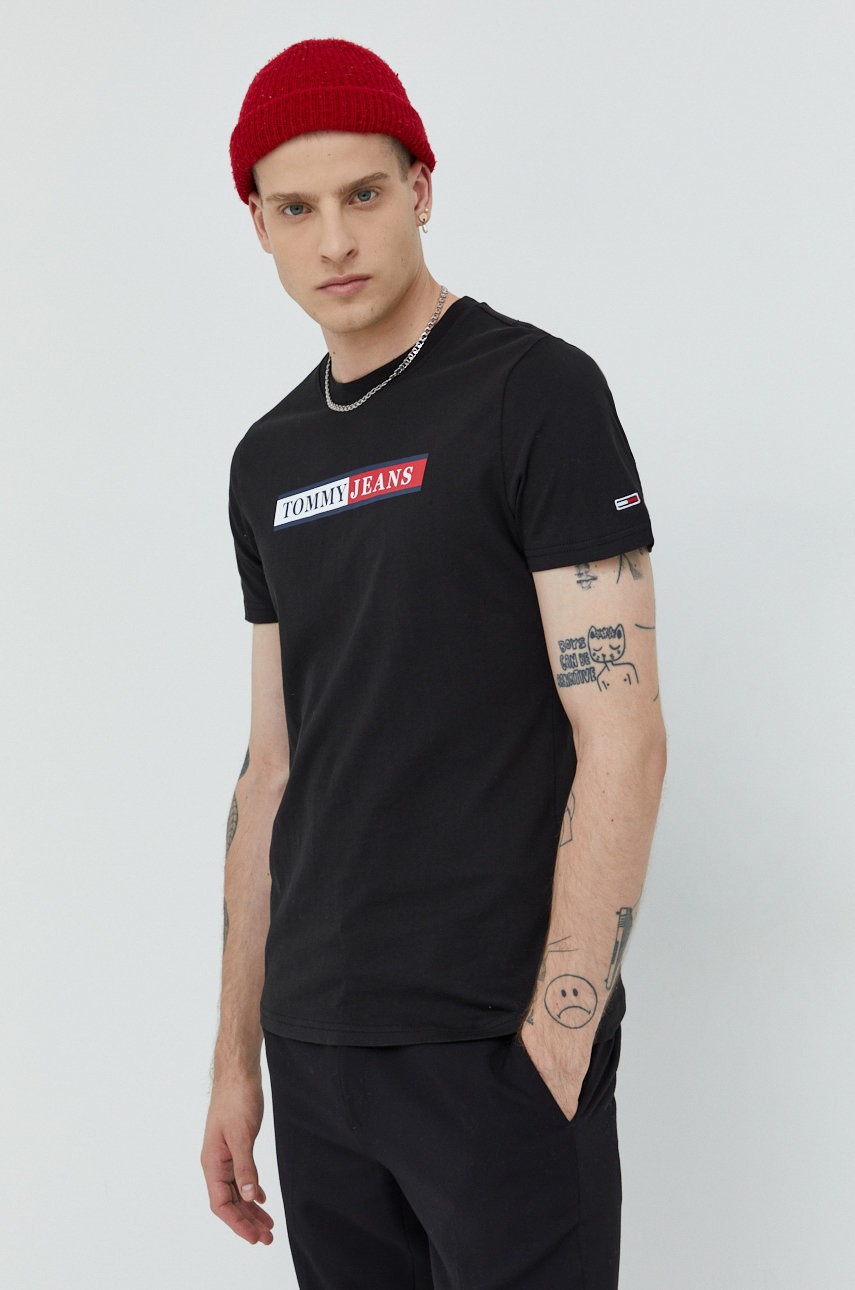 

Памучна тениска Tommy Jeans в черно с принт, Черен