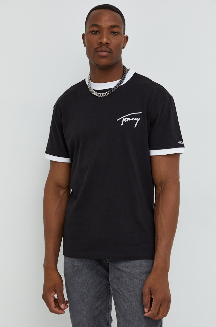 

Памучна тениска Tommy Jeans в черно с апликация, Черен