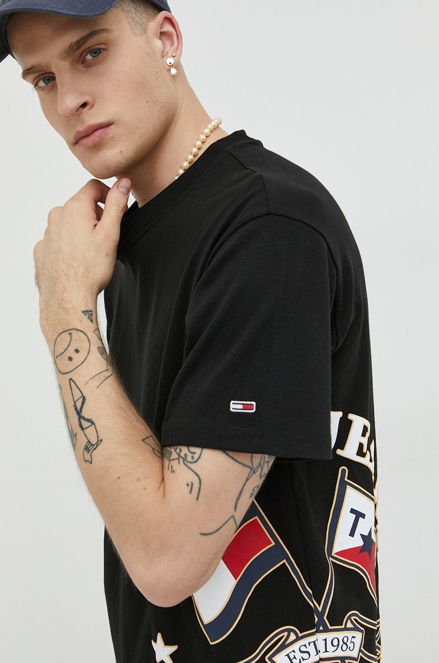 

Памучна тениска Tommy Jeans в черно с принт, Черен