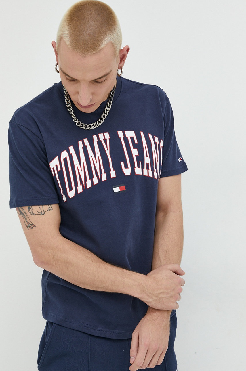 

Памучна тениска Tommy Jeans в тъмносиньо с принт, Тъмносин