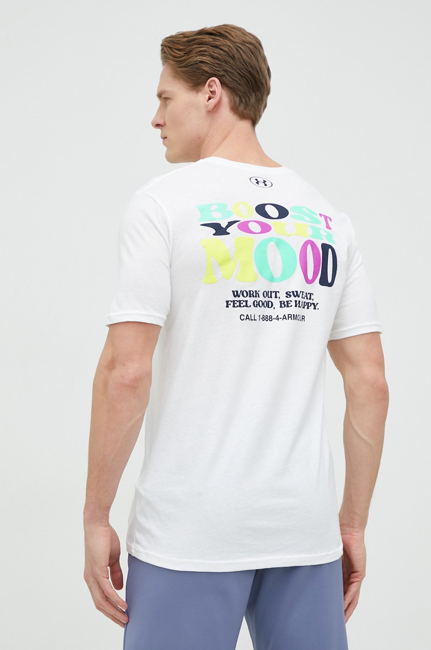 

Тениска Under Armour в бяло с десен, Бял