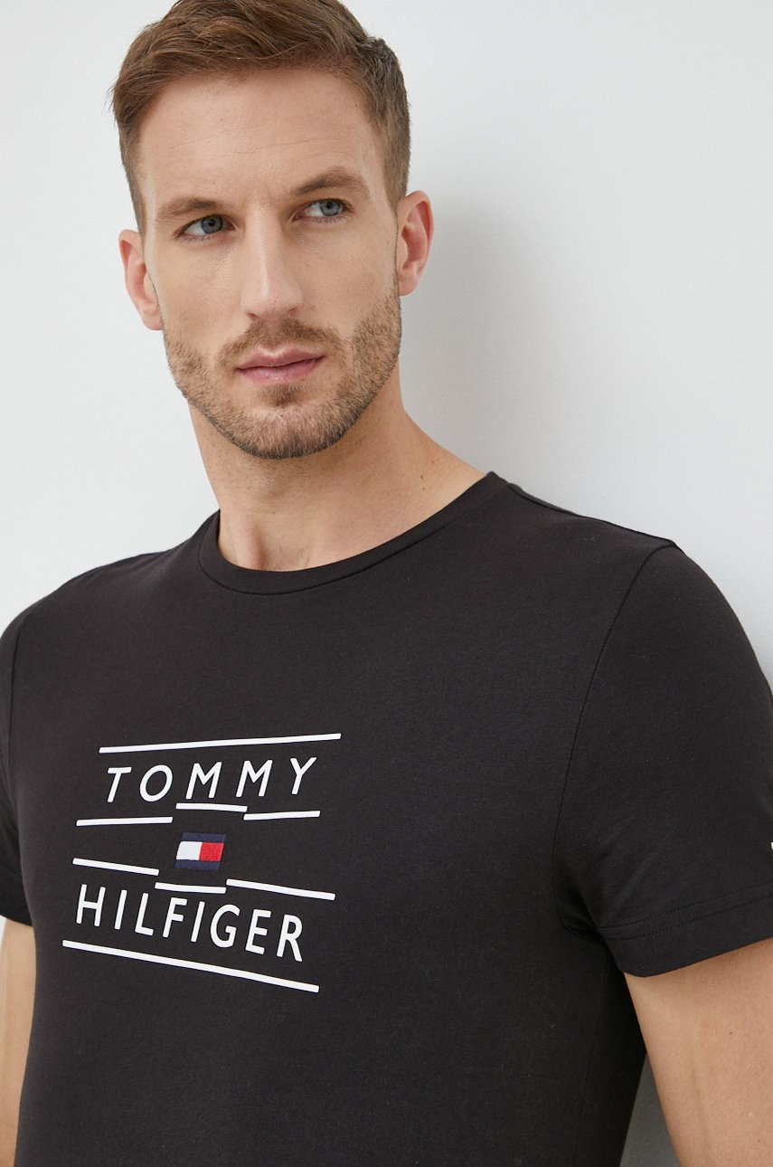 

Памучна тениска Tommy Hilfiger в черно с принт, Черен