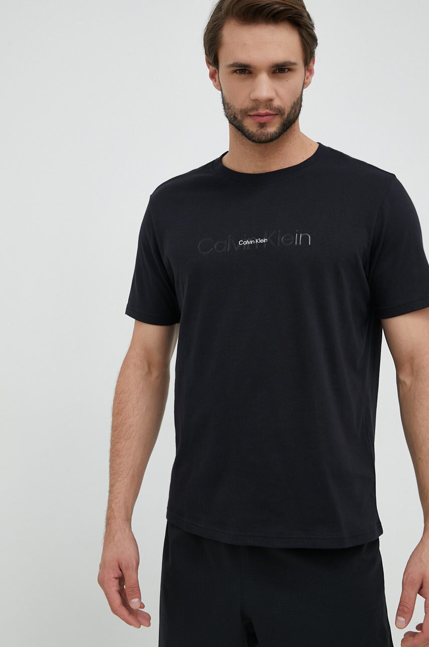 

Тениска Calvin Klein Performance в черно с принт, Черен