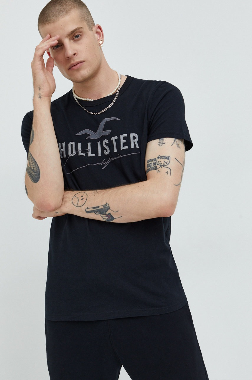 

Памучна тениска Hollister Co. в черно с апликация, Черен
