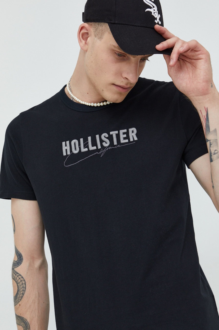 

Памучна тениска Hollister Co. в черно с апликация, Черен