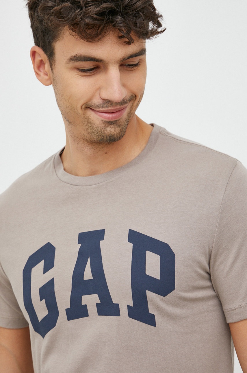 

Памучна тениска GAP в кафяво с принт, Кафяв