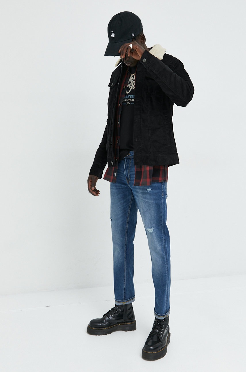 

Хлопковая футболка Jack & Jones цвет чёрный с принтом