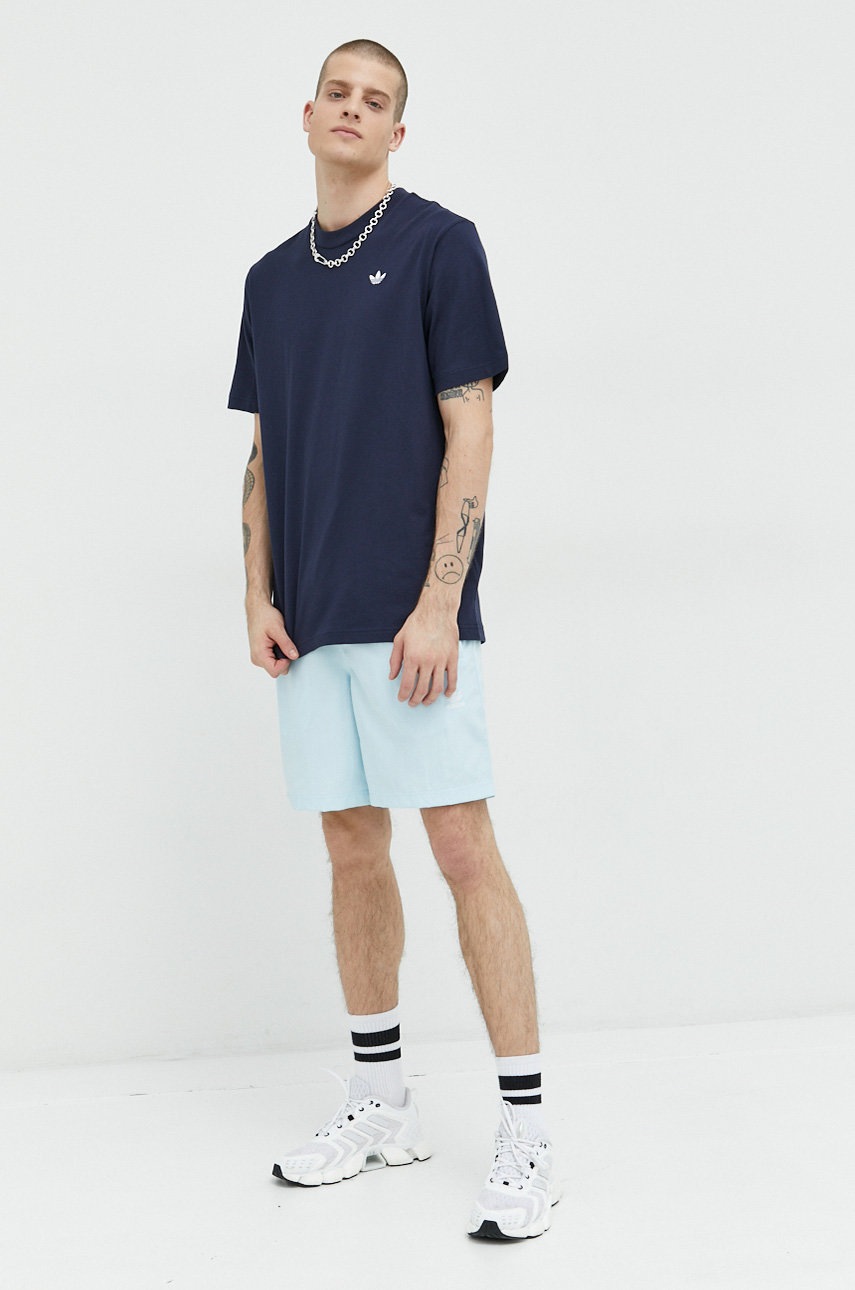 

Хлопковая футболка adidas Originals цвет синий с принтом