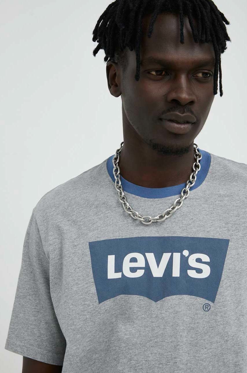 

Памучна тениска Levi's в сиво с принт, Сив