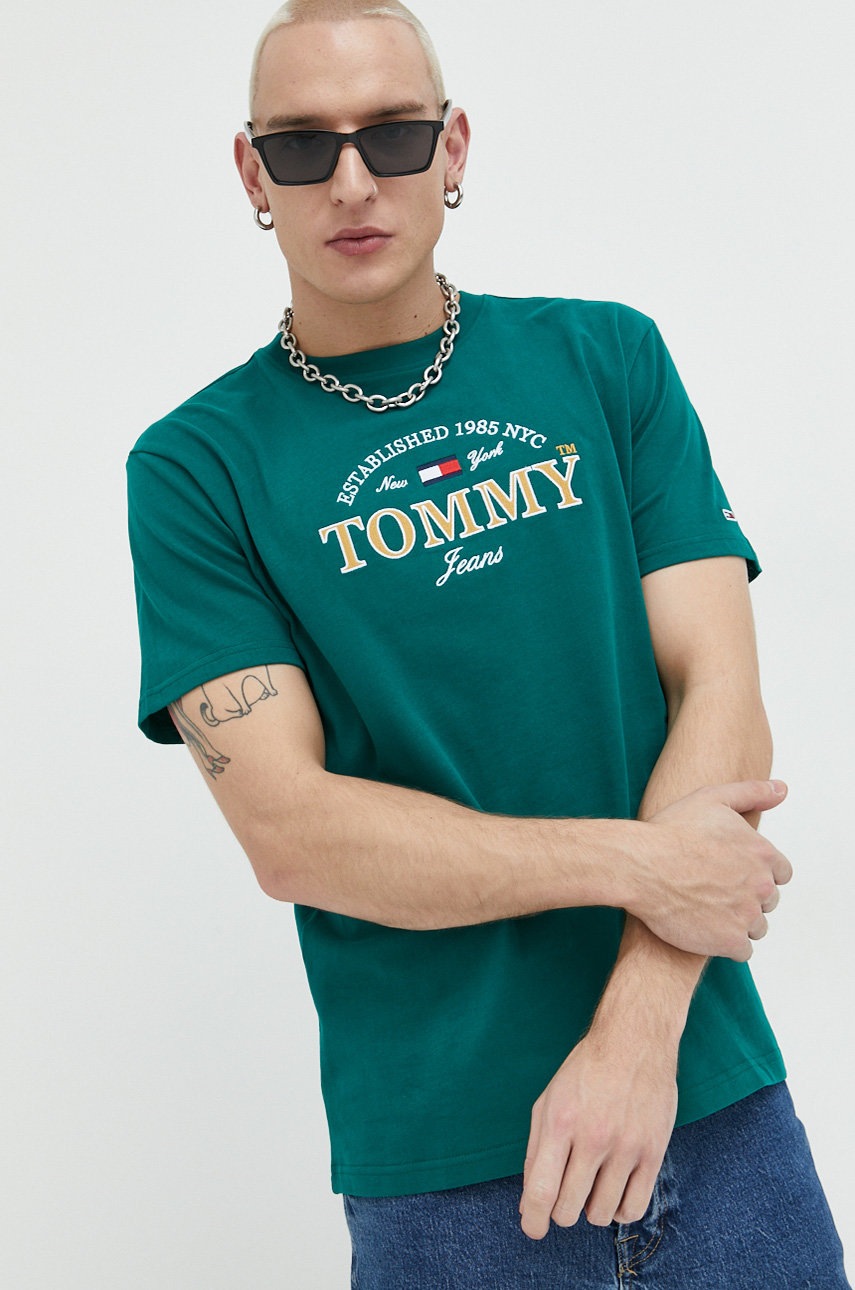 

Памучна тениска Tommy Jeans в зелено с апликация, Зелен