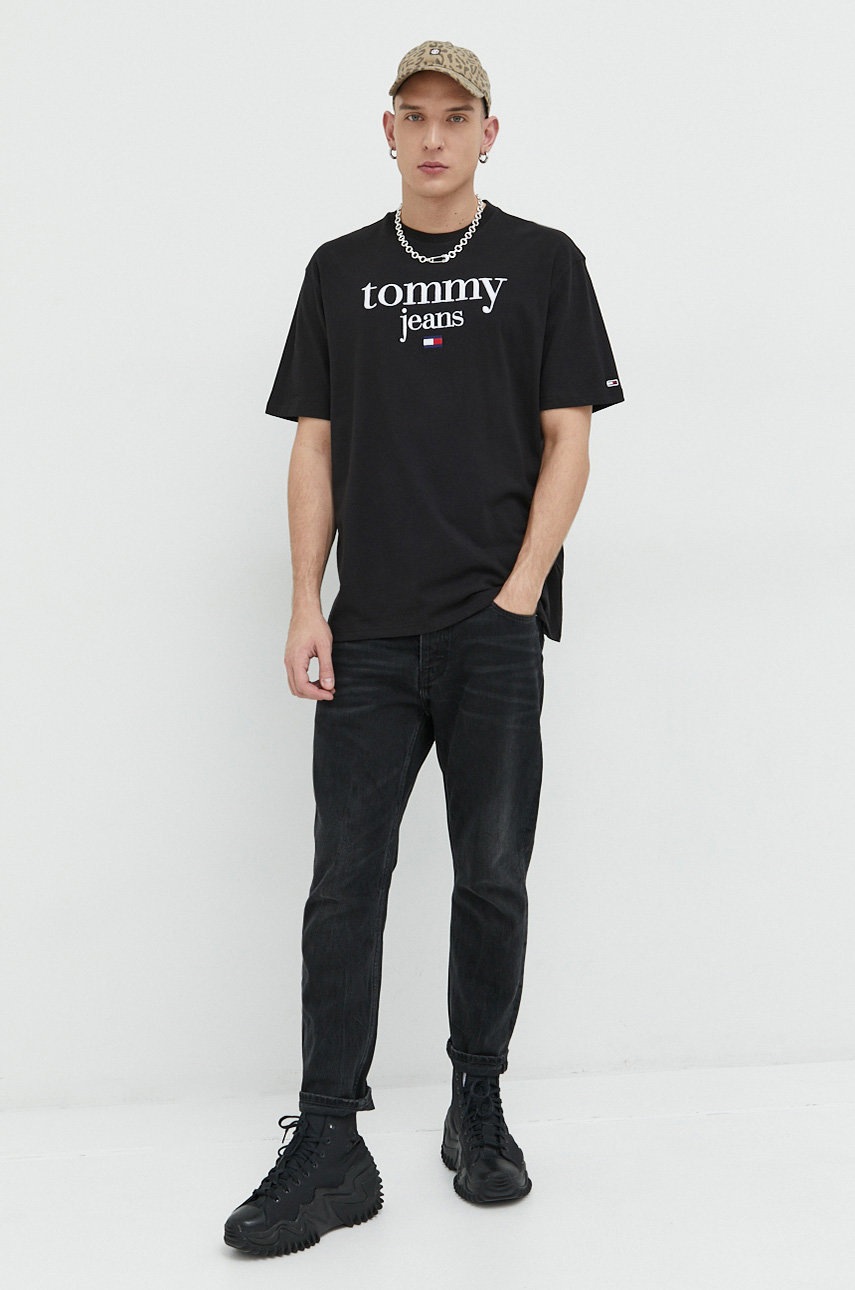

Хлопковая футболка Tommy Jeans цвет чёрный с аппликацией