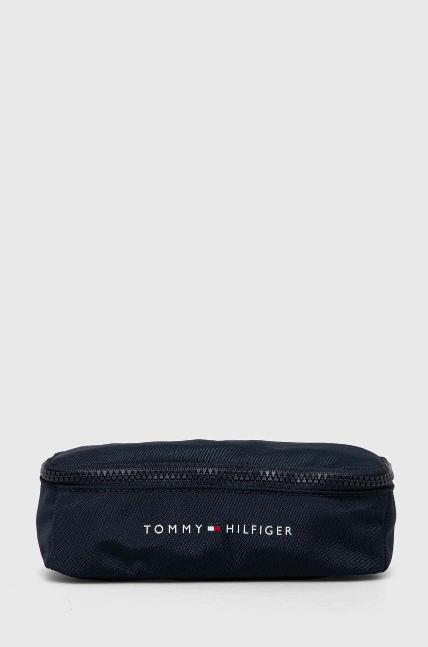 Penál Tommy Hilfiger tmavomodrá barva - námořnická modř - 100 % Recyklovaný polyester