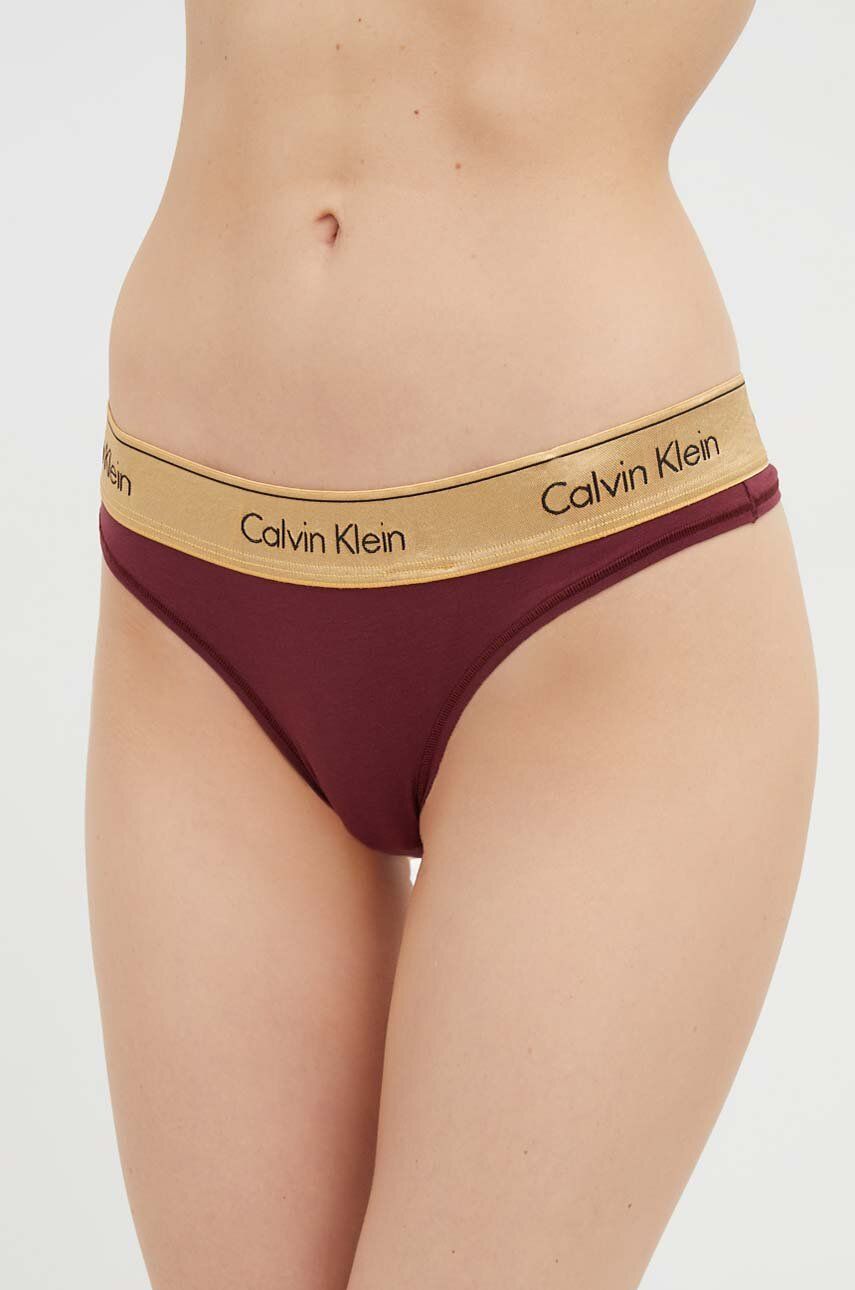 Levně Tanga Calvin Klein Underwear vínová barva