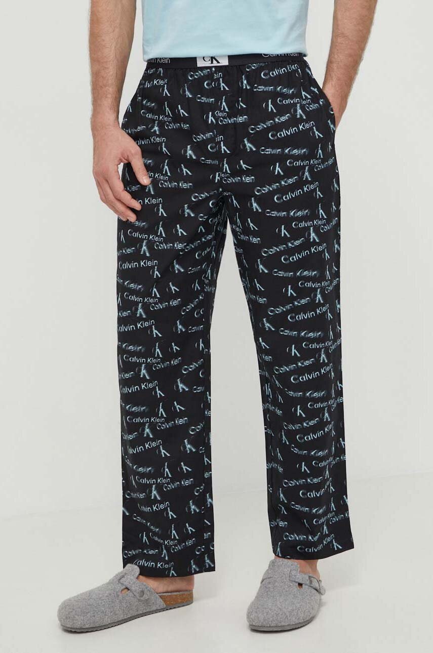 

Памучно долнище на пижама Calvin Klein Underwear в черно с десен 000NM2390E, Черен