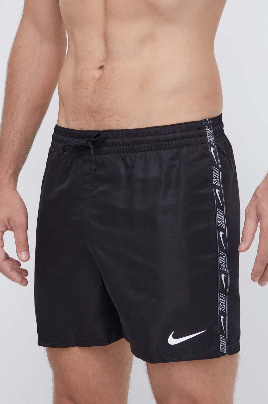 Levně Plavkové šortky Nike Volley černá barva