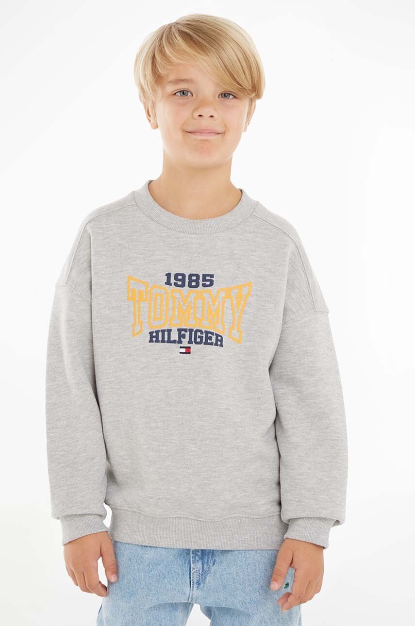 

Детски суичър Tommy Hilfiger в сиво с принт, Сив