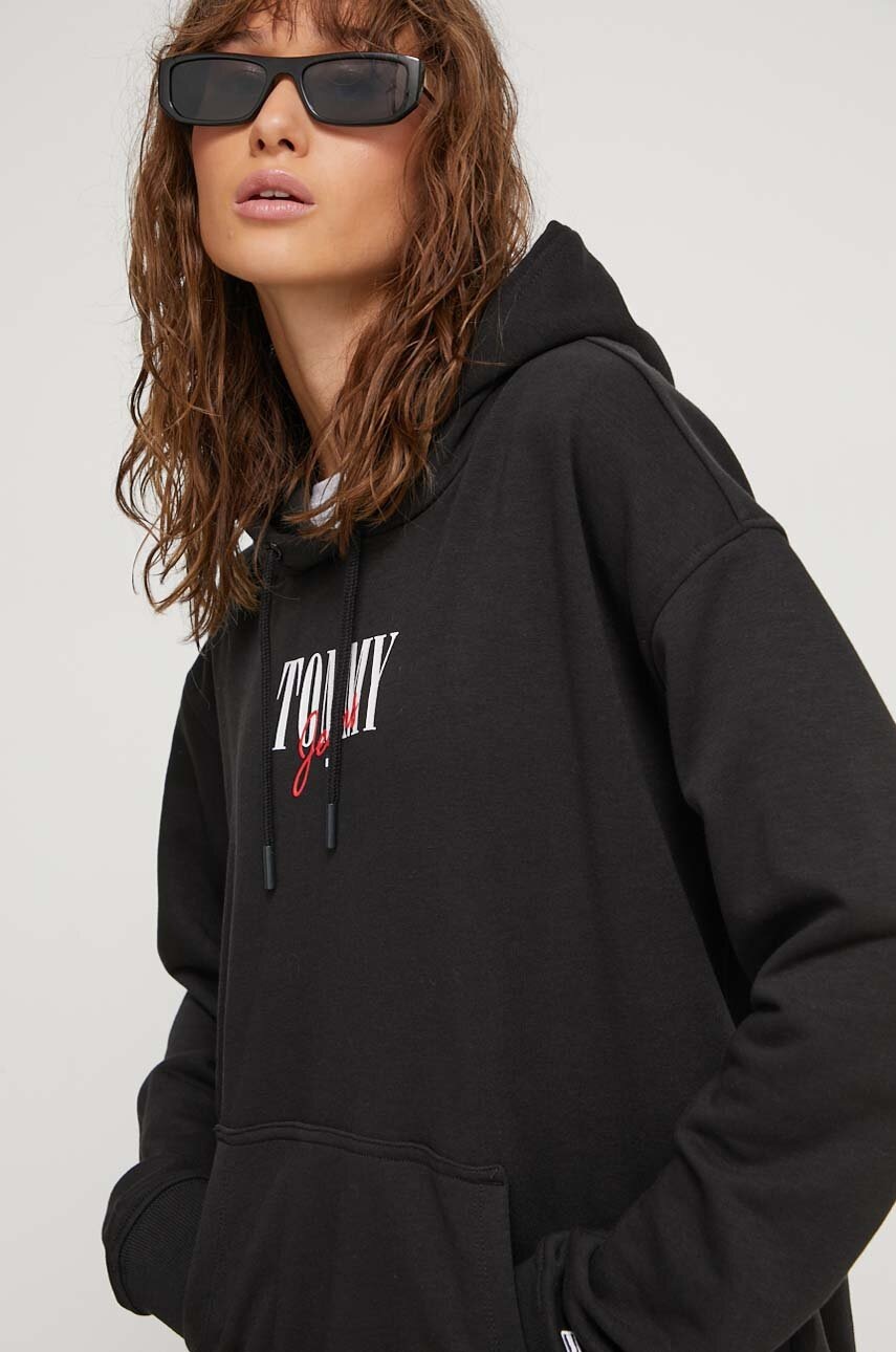 

Суичър Tommy Jeans в черно с качулка с принт, Черен
