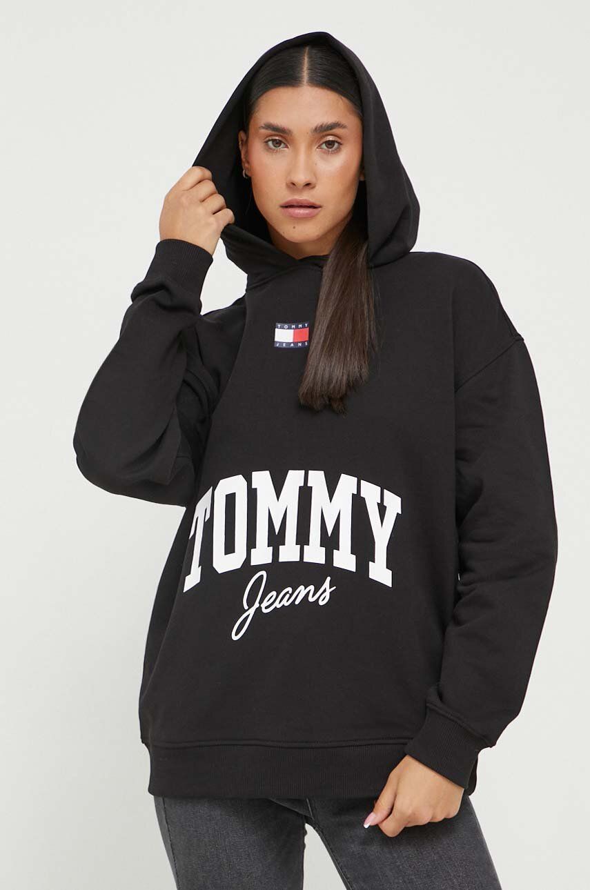 Bavlněná mikina Tommy Jeans dámská, černá barva, s kapucí, s potiskem - černá -  Hlavní materiá