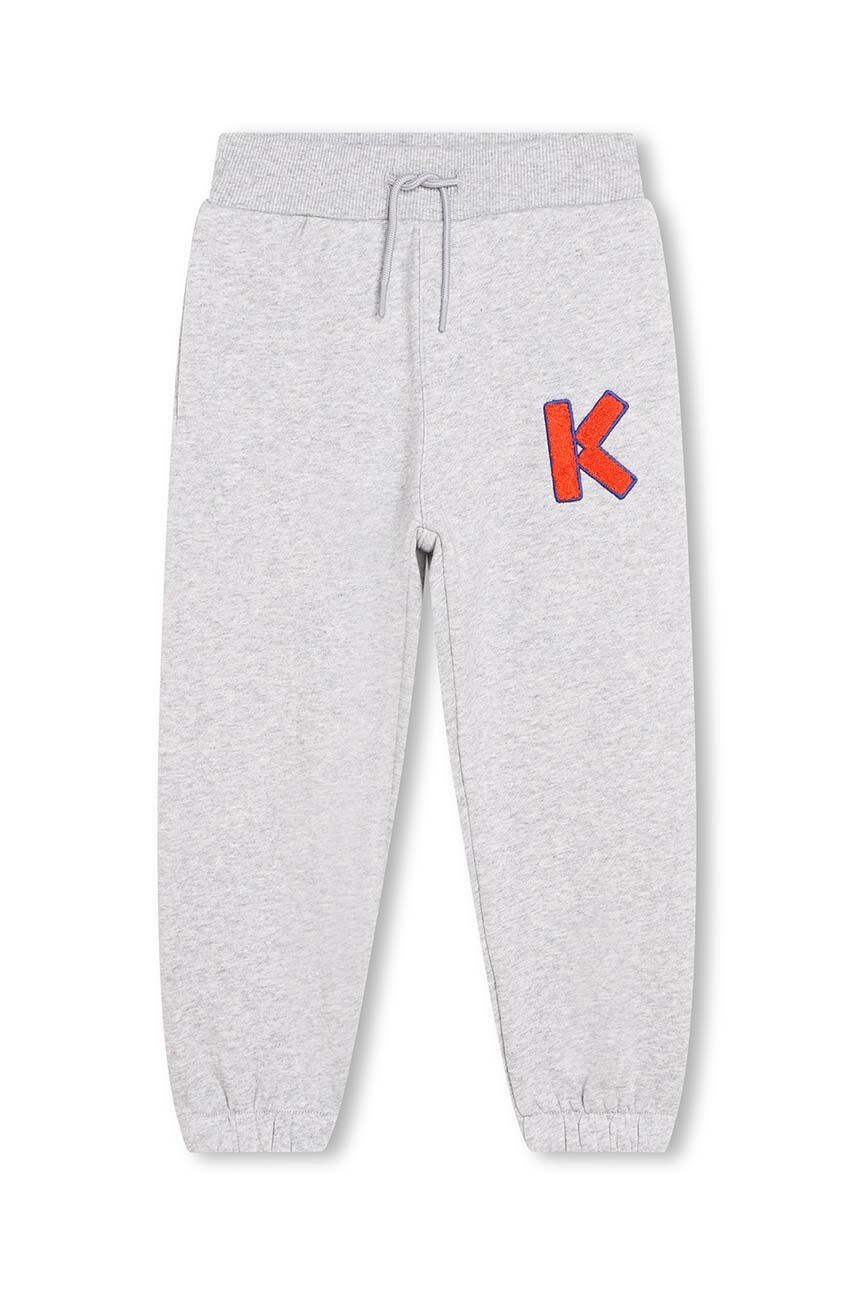Dětské bavlněné kalhoty Kenzo Kids šedá barva, s aplikací - šedá - 100 % Bavlna