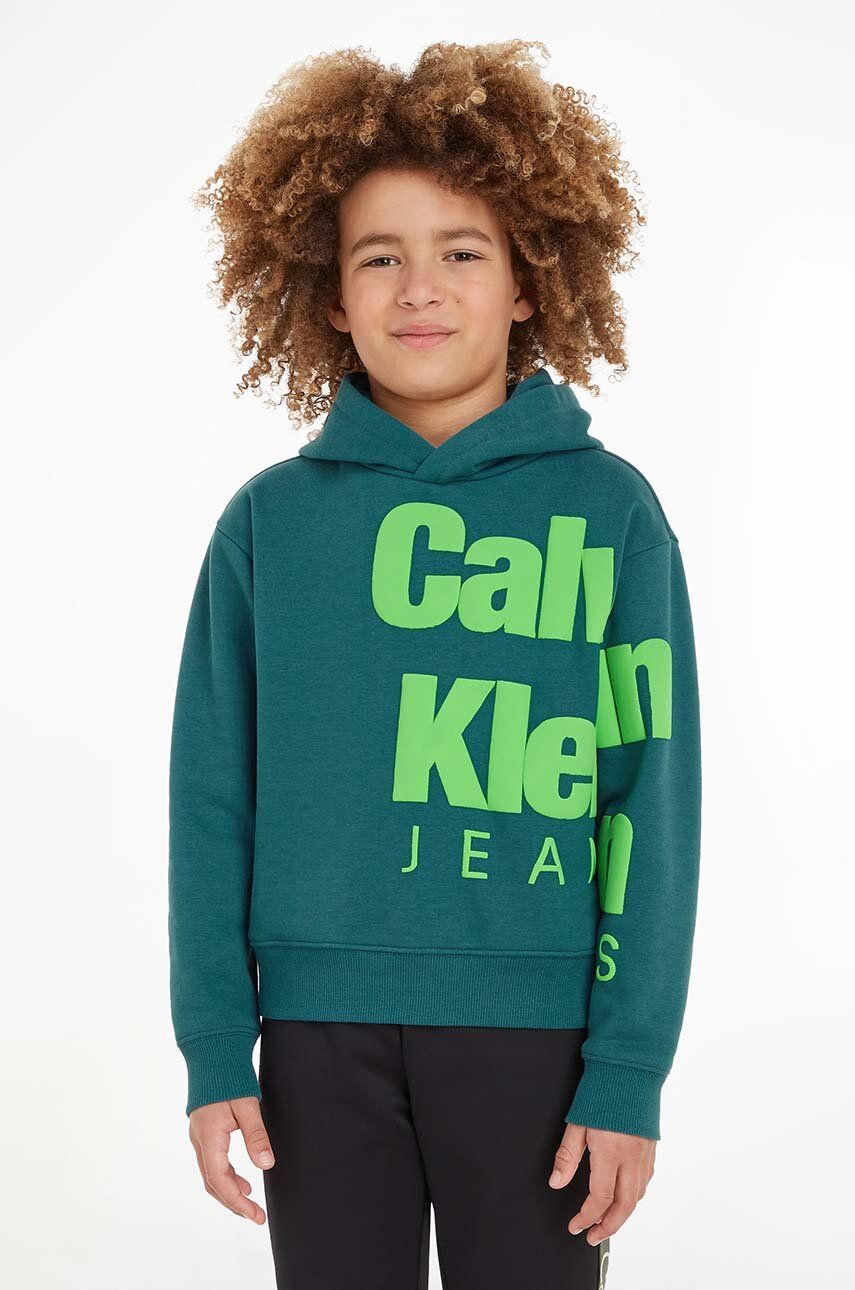 Levně Dětská mikina Calvin Klein Jeans zelená barva, s kapucí, s potiskem