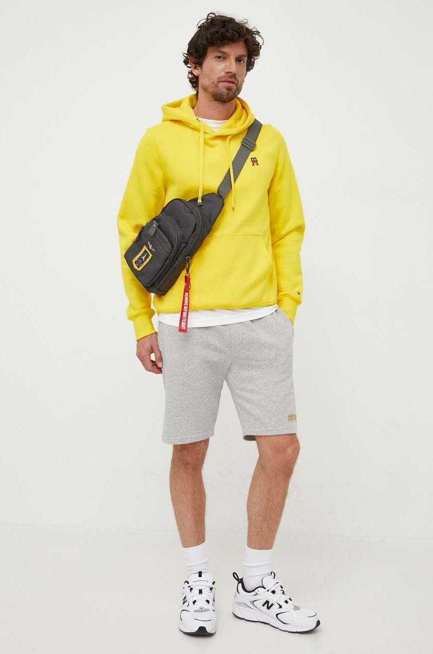 

Кофта Tommy Hilfiger чоловіча колір жовтий з капюшоном з аплікацією