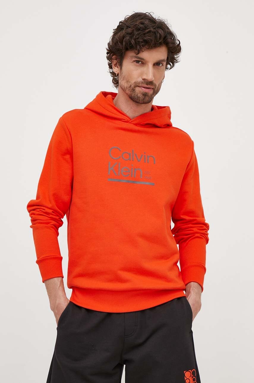 

Памучен суичър Calvin Klein в оранжево с качулка с принт, Оранжев