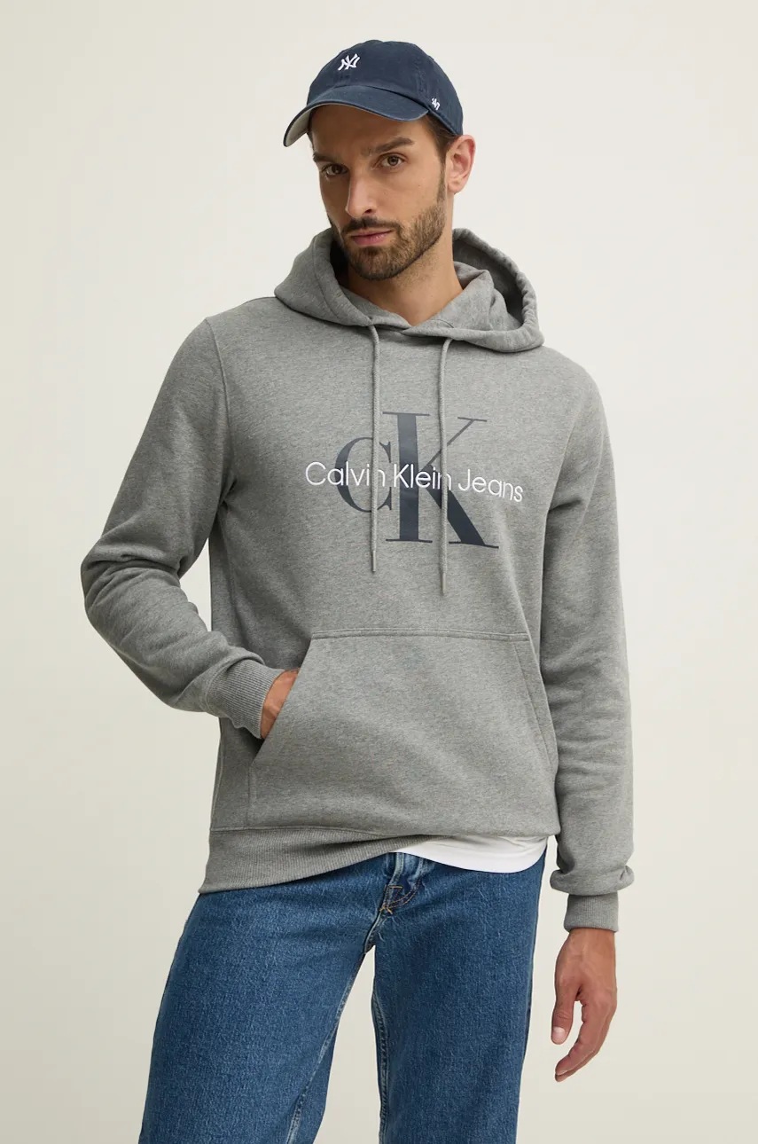 

Памучен суичър Calvin Klein Jeans в сиво с качулка с принт, Сив