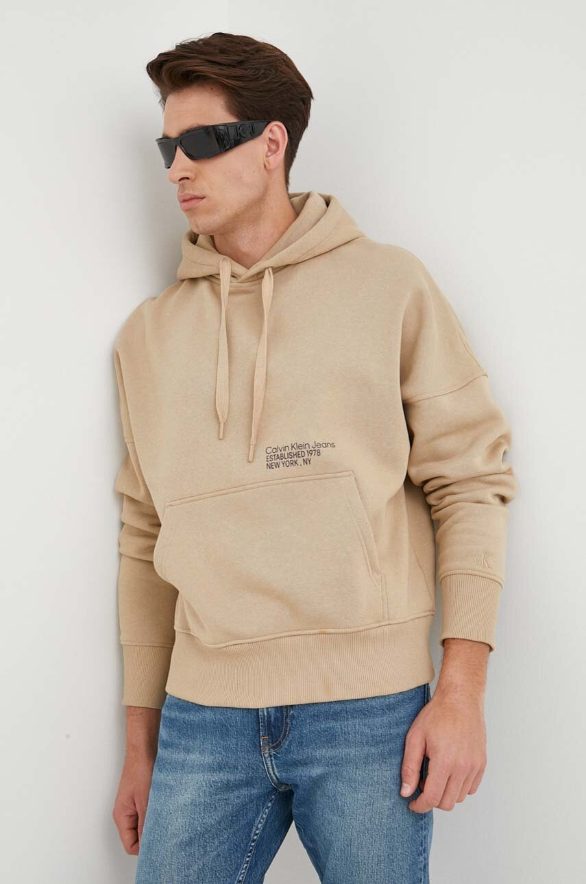 

Суичър Calvin Klein Jeans в бежово с качулка с принт, Бежов