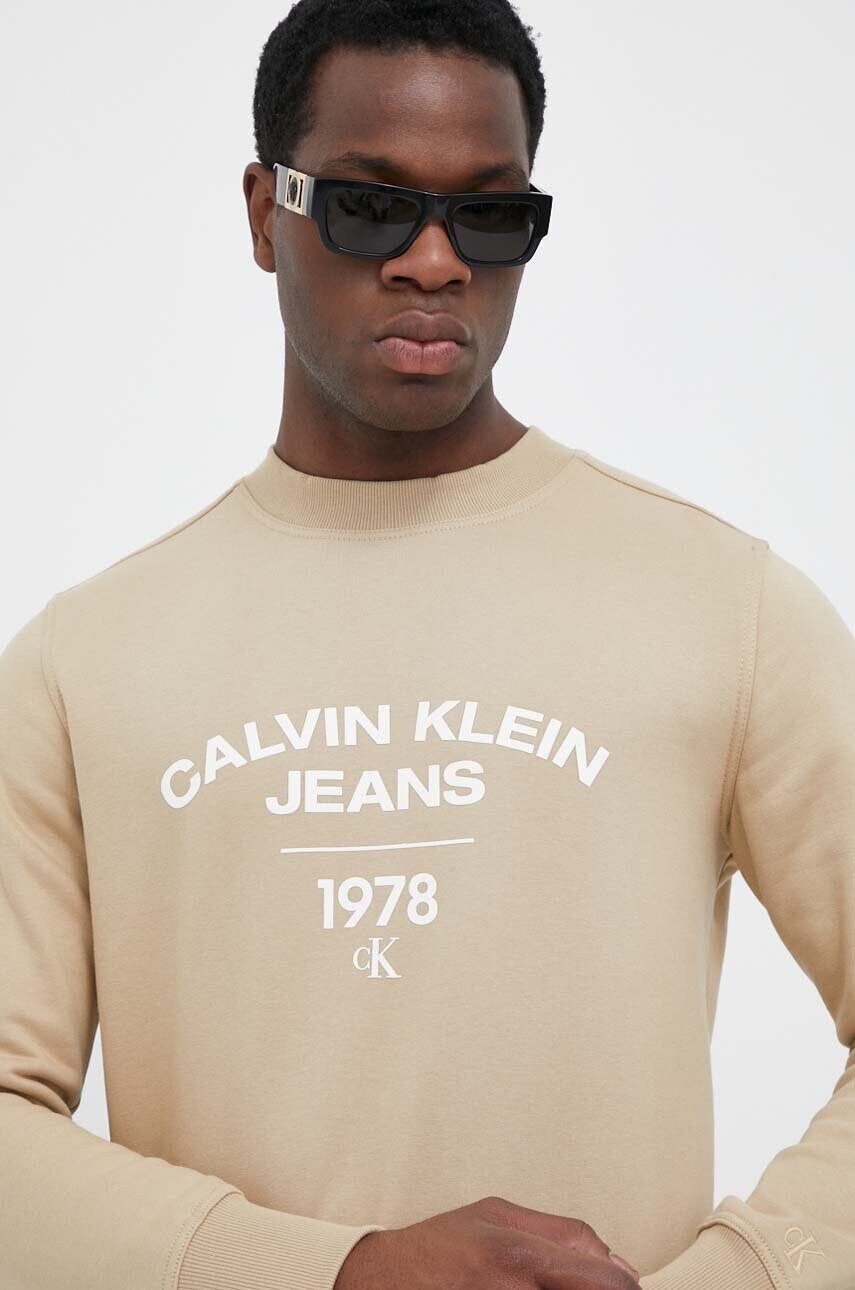 

Суичър Calvin Klein Jeans в бежово с принт, Бежов