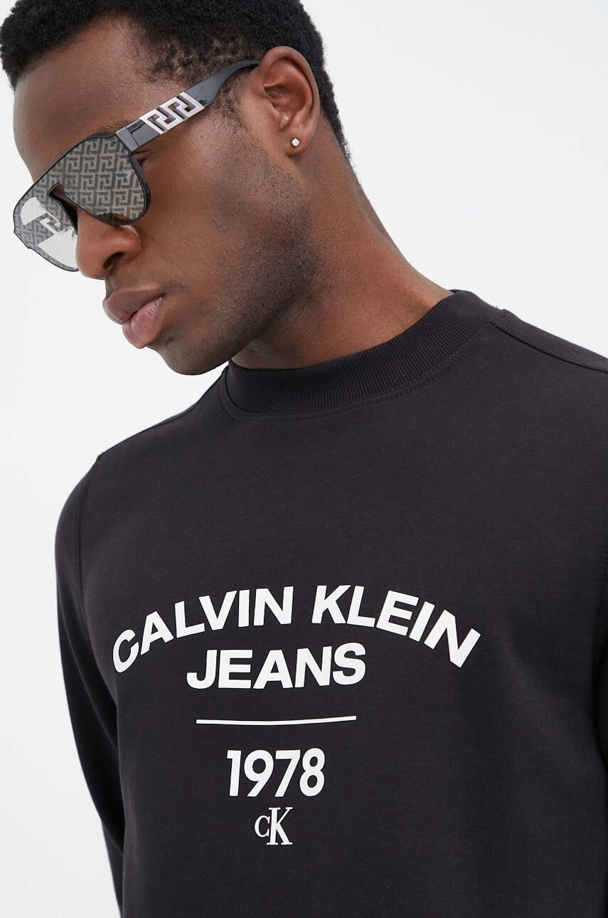 

Суичър Calvin Klein Jeans в черно с принт, Черен