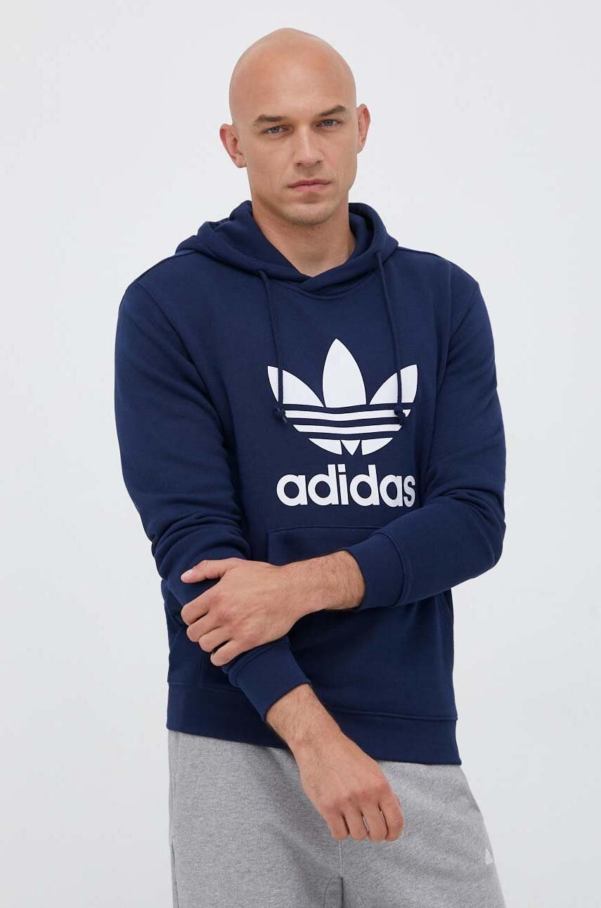 adidas Originals hanorac de bumbac barbati, culoarea albastru marin, cu glugă, cu imprimeu