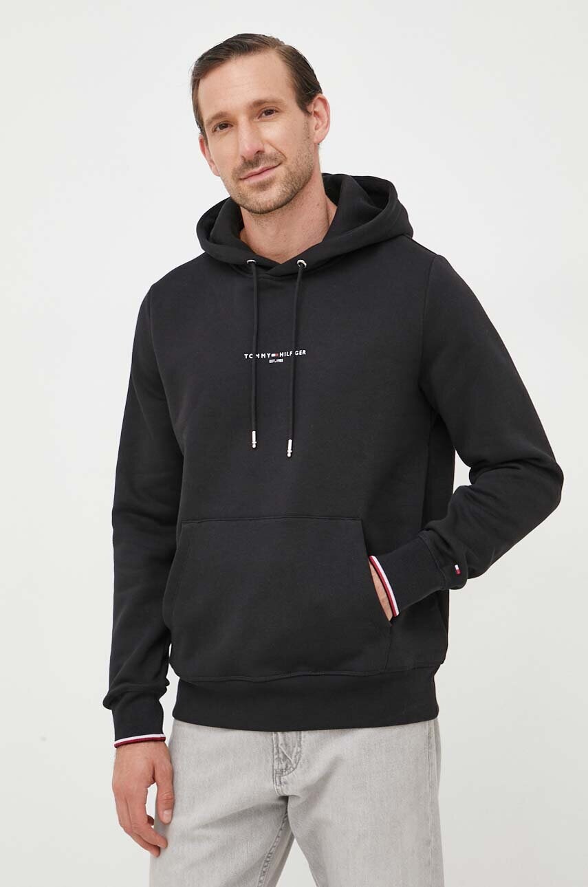 

Суичър Tommy Hilfiger в черно с качулка с принт, Черен