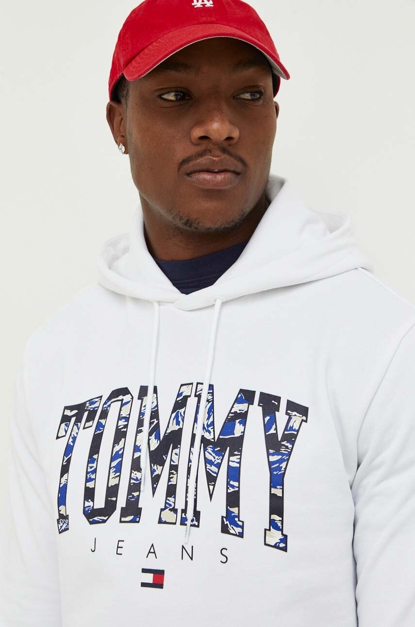 Tommy Jeans Hanorac De Bumbac Barbati, Culoarea Alb, Cu Gluga, Cu Imprimeu