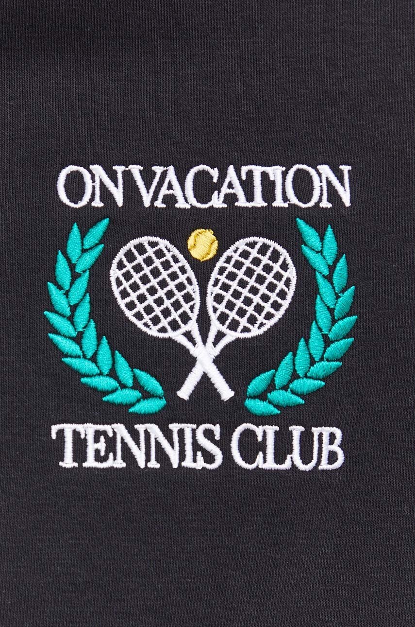 Μπλούζα On Vacation χρώμα: μαύρο, με κουκούλα φωτογραφία