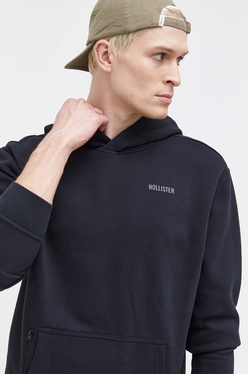 

Суичър Hollister Co. в черно с качулка с изчистен дизайн, Черен